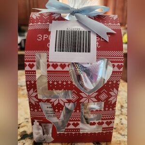 COZY PEPPERMINT THREE (3) PIECE BATH SET